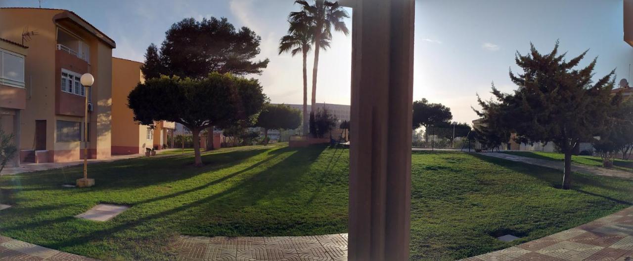 Coqueto Apartamento Con Terraza En La Playa Рокетас-де-Мар Экстерьер фото